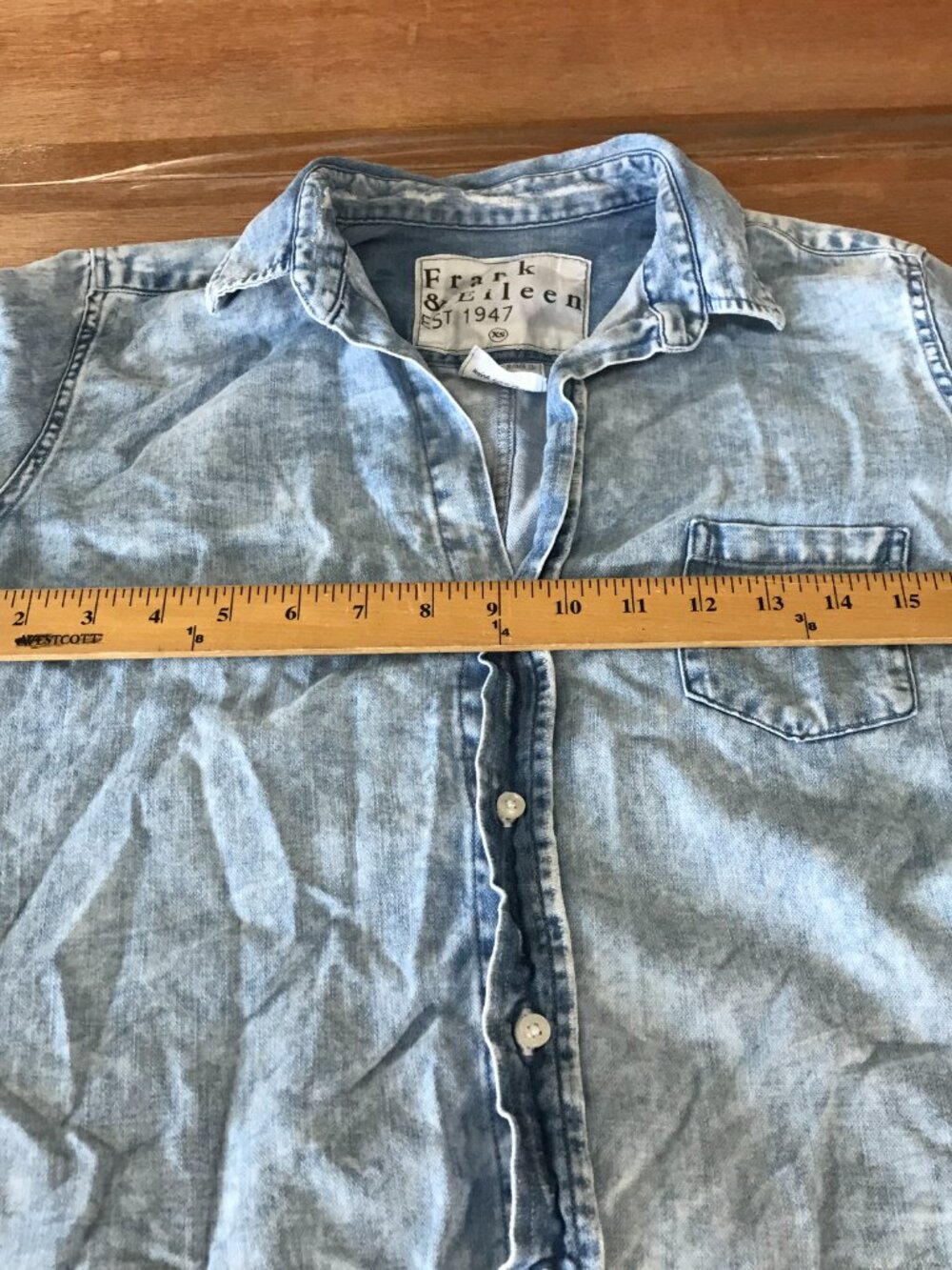 Frank & Eileen Barry Top Women XS Blue Acid Wash Button Up Pocket Long Sleeve - Picture 7 of 15